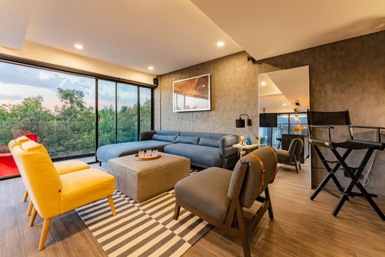 Exquisite Countess Haven: Luxe PH with Rooftop/Gym