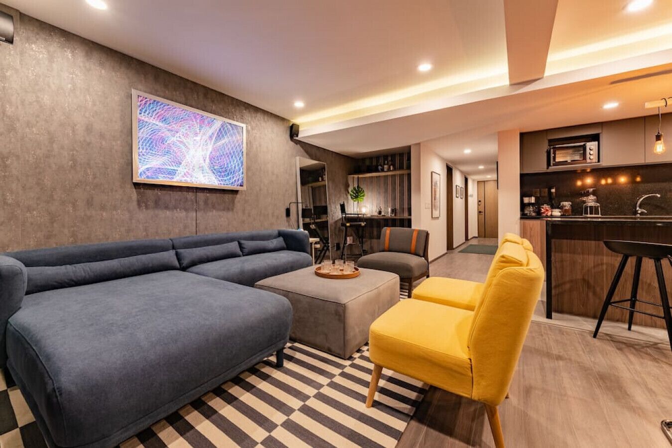 Exquisite Countess Haven: Luxe PH with Rooftop/Gym