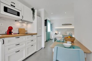 Fridge, microwave, stovetop, coffee/tea maker