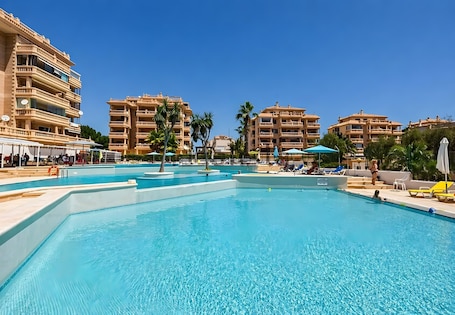 Pool. Apartment 'Penthouse, Sea View Guardamar' with Sea View, Wi-Fi and Air Conditioning