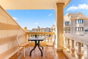 Outdoor dining - Apartment 'Penthouse, Sea View Guardamar' with Sea View, Wi-Fi and Air Conditioning (Guardamar)