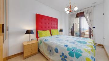 2 slaapkamers, een strijkplank/strijkijzer, gratis wifi, beddengoed