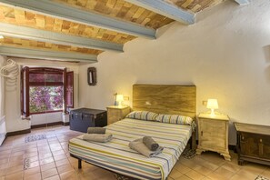 2 bedrooms, free WiFi, bed sheets - Holiday Home "Blava" with Wi-Fi (Orriols)