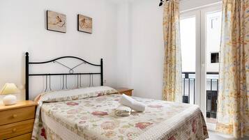 3 slaapkamers, een strijkplank/strijkijzer, gratis wifi, beddengoed