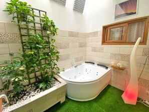 Shower, hair dryer, bathrobes, towels - Vacation Home "La Luz" close to the Sea with Wi-Fi (Las Palmas de Gran Canaria)