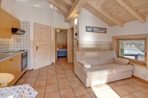 Interior - Apartment 'Lorenza 2 Baite Giotto' with Mountain View, Shared Garden and Wi-Fi (Livigno)