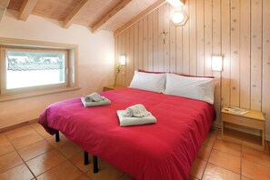 1 bedroom, free WiFi, bed sheets - Apartment 'Appartamenti Lorenza 3 Baite Giotto' with Mountain View, Shared Garden and Wi-Fi (Livigno)