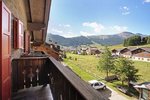 Property grounds - Apartment 'Appartamenti Lorenza 3 Baite Giotto' with Mountain View, Shared Garden and Wi-Fi (Livigno)