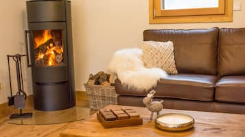 Smart-TV, Kamin, Stereoanlage