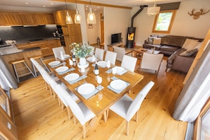 Interior - 4 bed/5 bath detached chalet 900m to centre, hot tub, terrace and garden. (Samoëns)