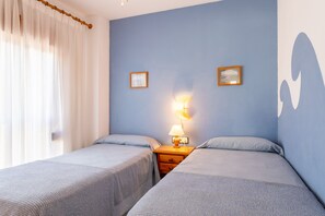 3 slaapkamers, een strijkplank/strijkijzer, gratis wifi, beddengoed