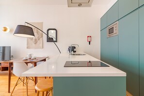 Fridge, microwave, oven, coffee/tea maker