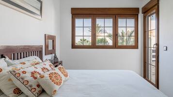 3 bedrooms, bed sheets
