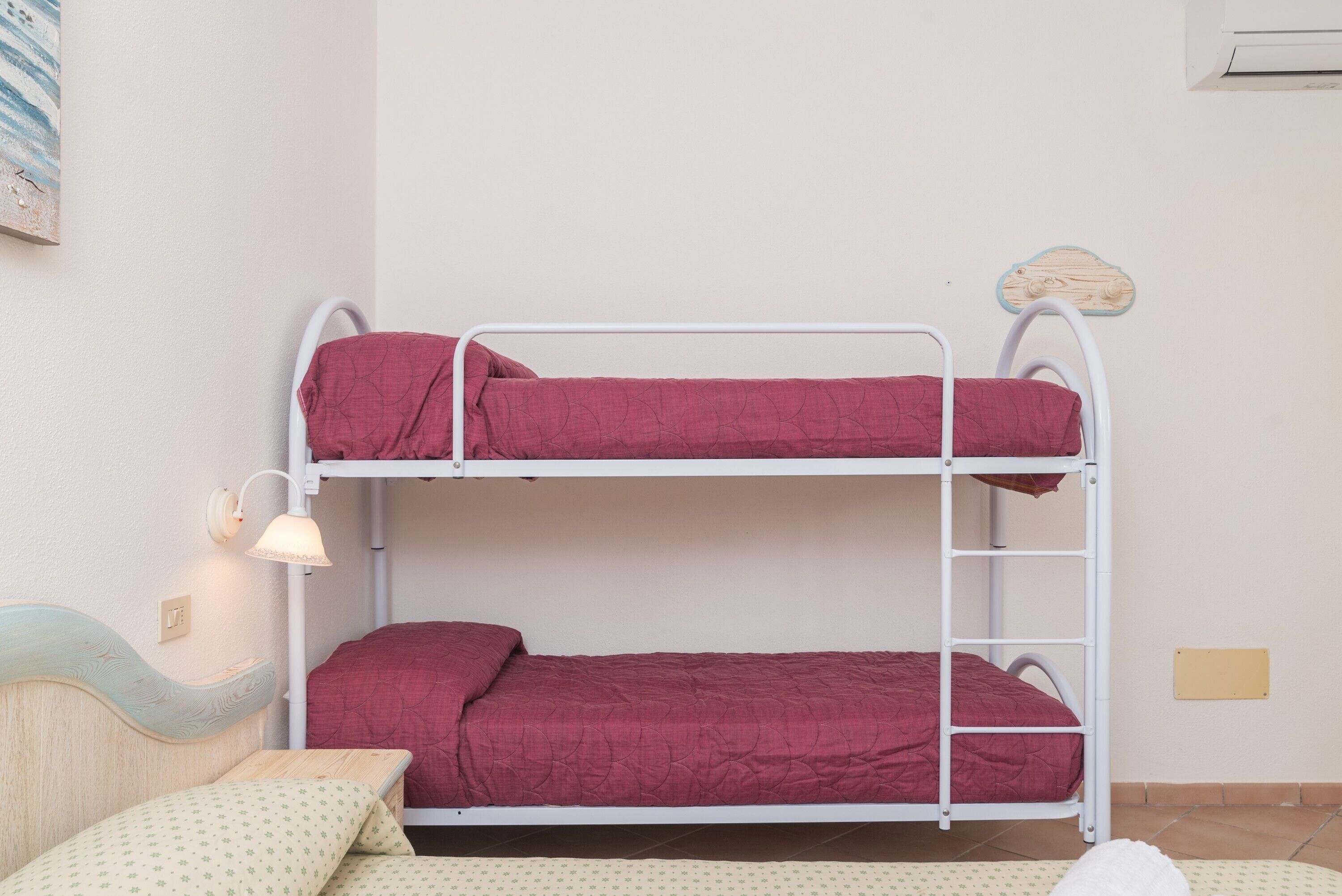 1 bedroom, bed sheets