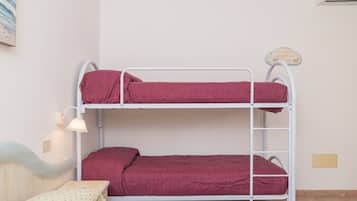 1 bedroom, bed sheets