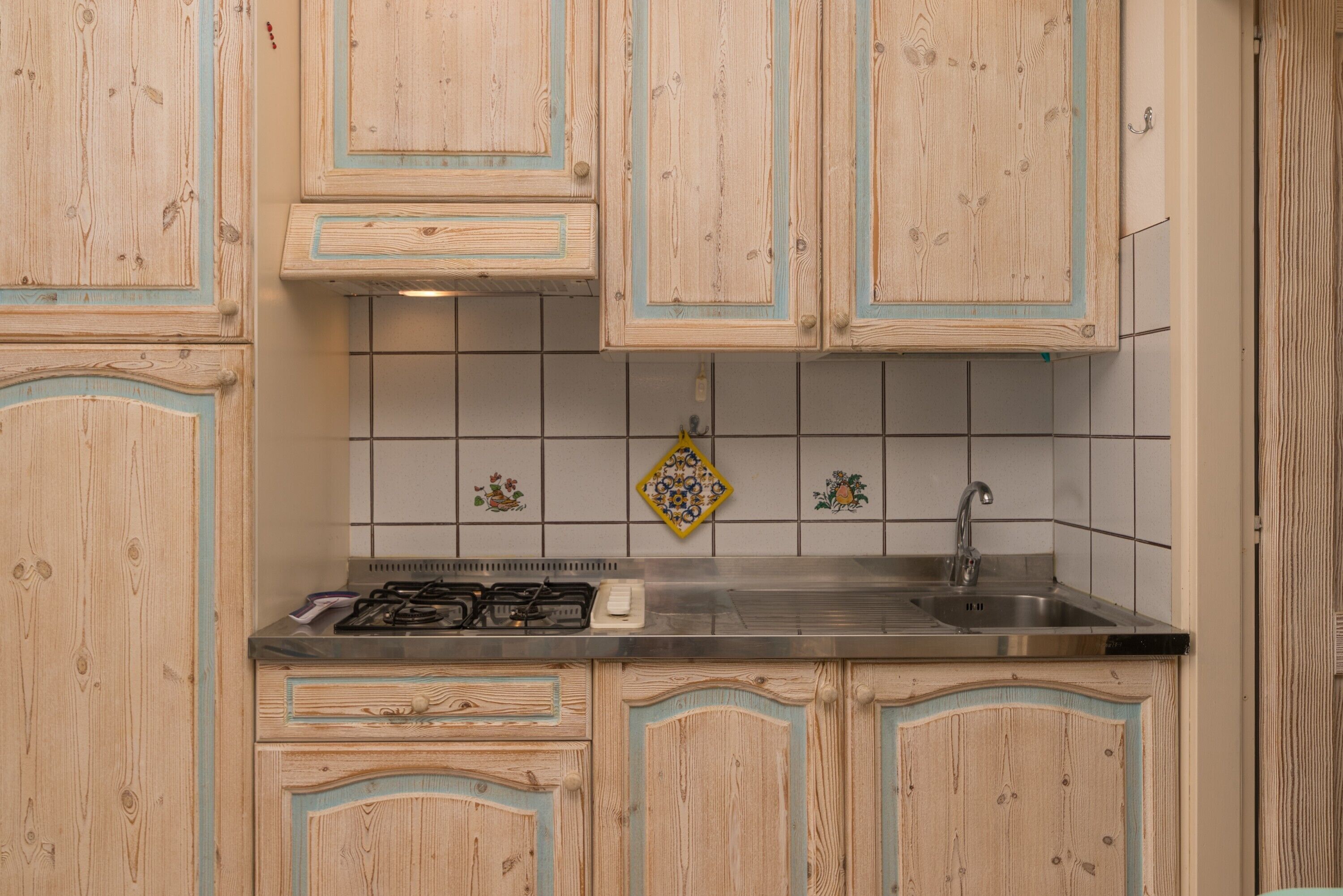 Fridge, microwave, stovetop, highchair