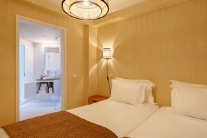 A hotel room with a bed, a bedside table, a lamp, and a bathroom visible through an open door. - Typical One-Bedroom Apart for 3 in Center (Oporto)