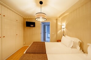 1 bedroom, iron/ironing board, free WiFi, bed sheets - Typical One-Bedroom Apart for 3 in Center (Oporto)