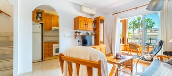 Holiday Home 'casa en la playa con piscina y terraza S.T'