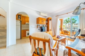 TV - Holiday Home 'casa en la playa con piscina y terraza S.T' (Gran Alacant)