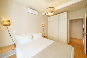 1 habitación, tabla de planchar con plancha, wifi gratis y ropa de cama