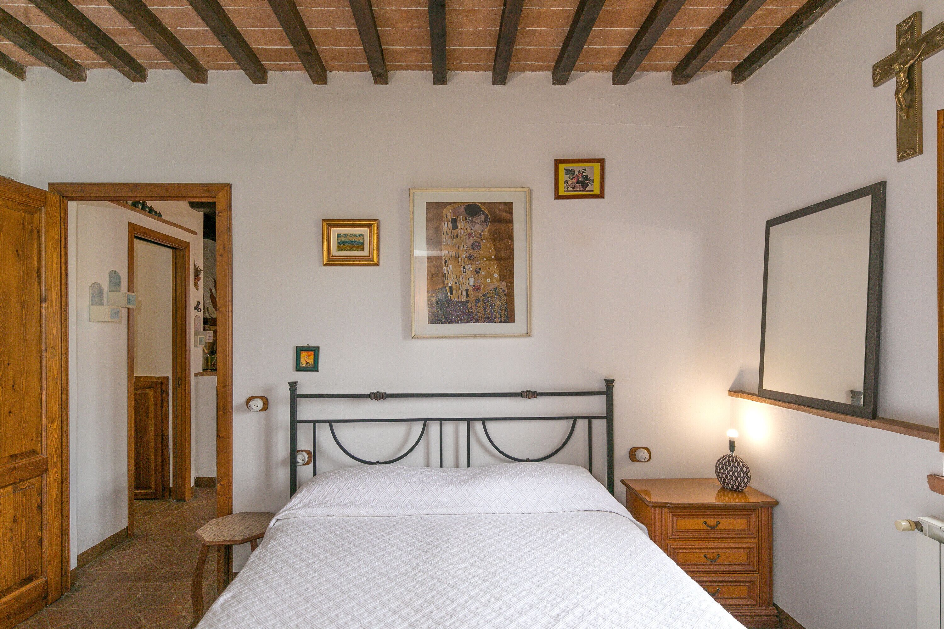 Apartment "La Casa Colorata" with Shared Pool
