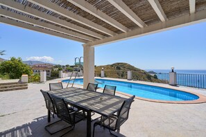 Outdoor dining - Villa "Casa Beto" with Sea View, Pool, Garden & Wi-Fi (Almuñecar)