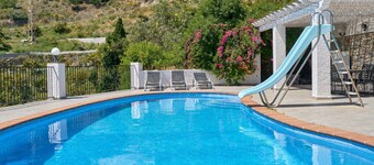 Villa "Casa Beto" with Sea View, Pool, Garden & Wi-Fi