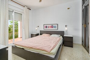 5 bedrooms, free WiFi, bed sheets