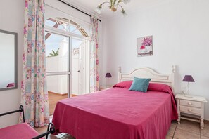 2 chambres, fer et planche à repasser, Wi-Fi gratuit, draps fournis