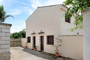 Exterior - Holiday Home "Casita 1 - Andalmar" with Private Garden & Wi-Fi (Conil de la Frontera)