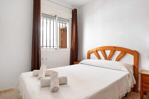 2 bedrooms, iron/ironing board, free WiFi, bed sheets - Apartment "Sagasta 1 - Andalmar" close to the Sea with Wi-Fi (Conil)