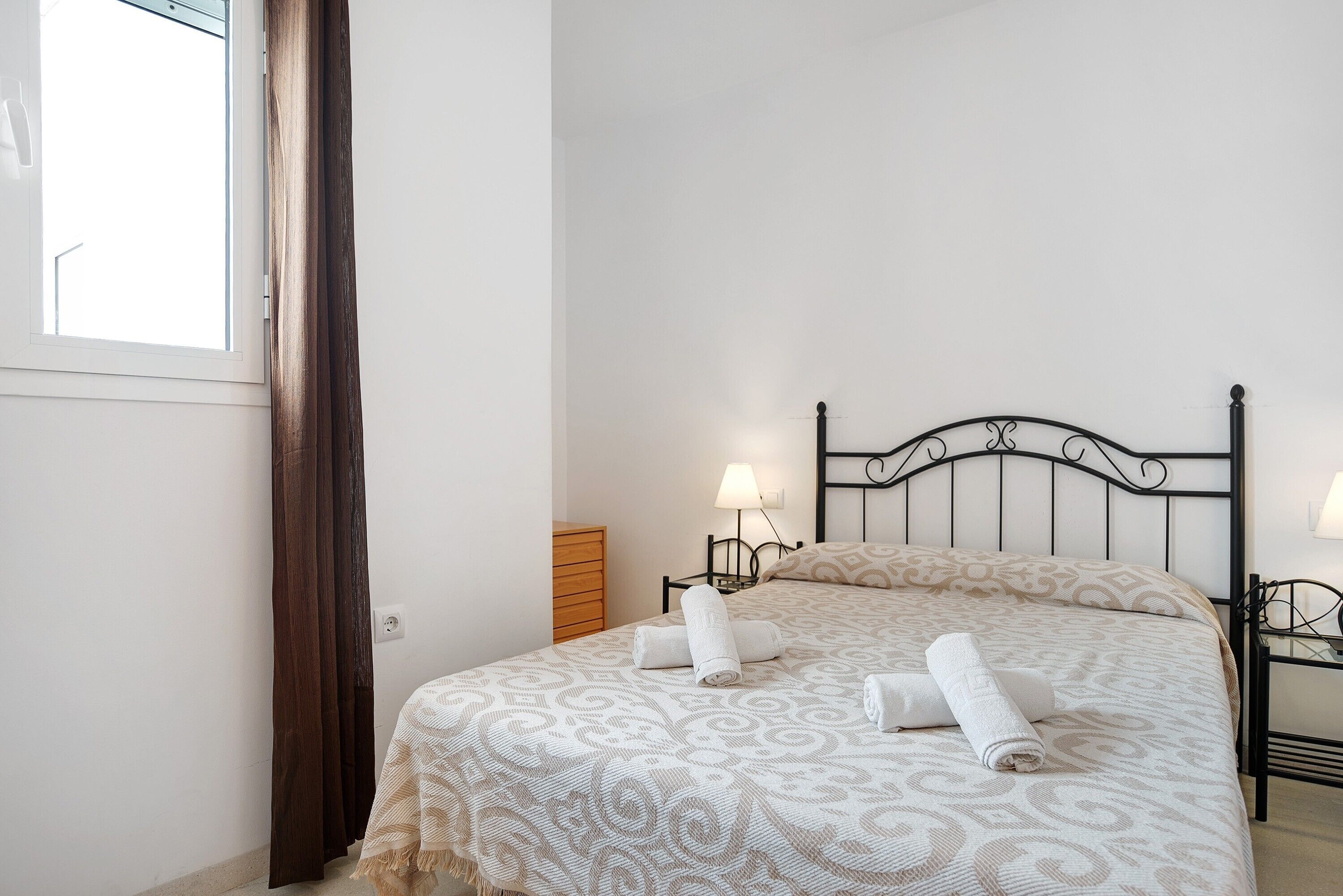 2 slaapkamers, een strijkplank/strijkijzer, gratis wifi, beddengoed