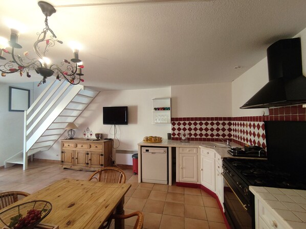 Fridge, oven, dishwasher