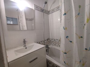 Towels - Air-conditioned villa for 4 in Cap d'Agde (Cap d'Agde naturisme)