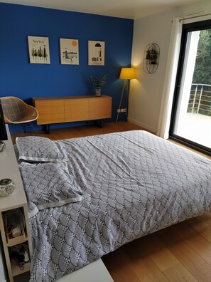 6 slaapkamers, een strijkplank/strijkijzer, reisbedje, wifi
