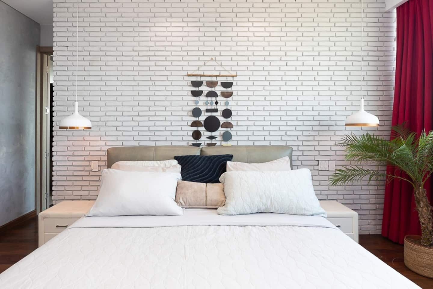 3 bedrooms, desk, iron/ironing board, travel crib