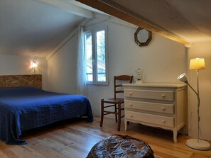 2 bedrooms, travel cot