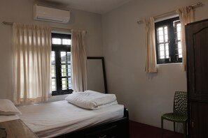 Free WiFi, bed sheets