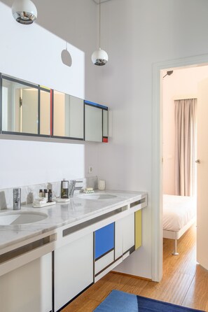 Appartamento Deluxe | Bagno | Doccia, asciugacapelli, asciugamani, sapone