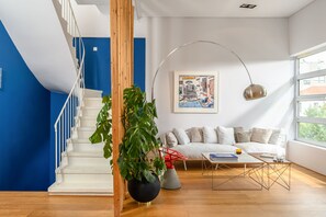 Living area - Premier Artful City Loft with Terrace (Chania)