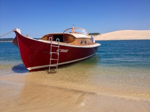 بالقرب من الشاطئ