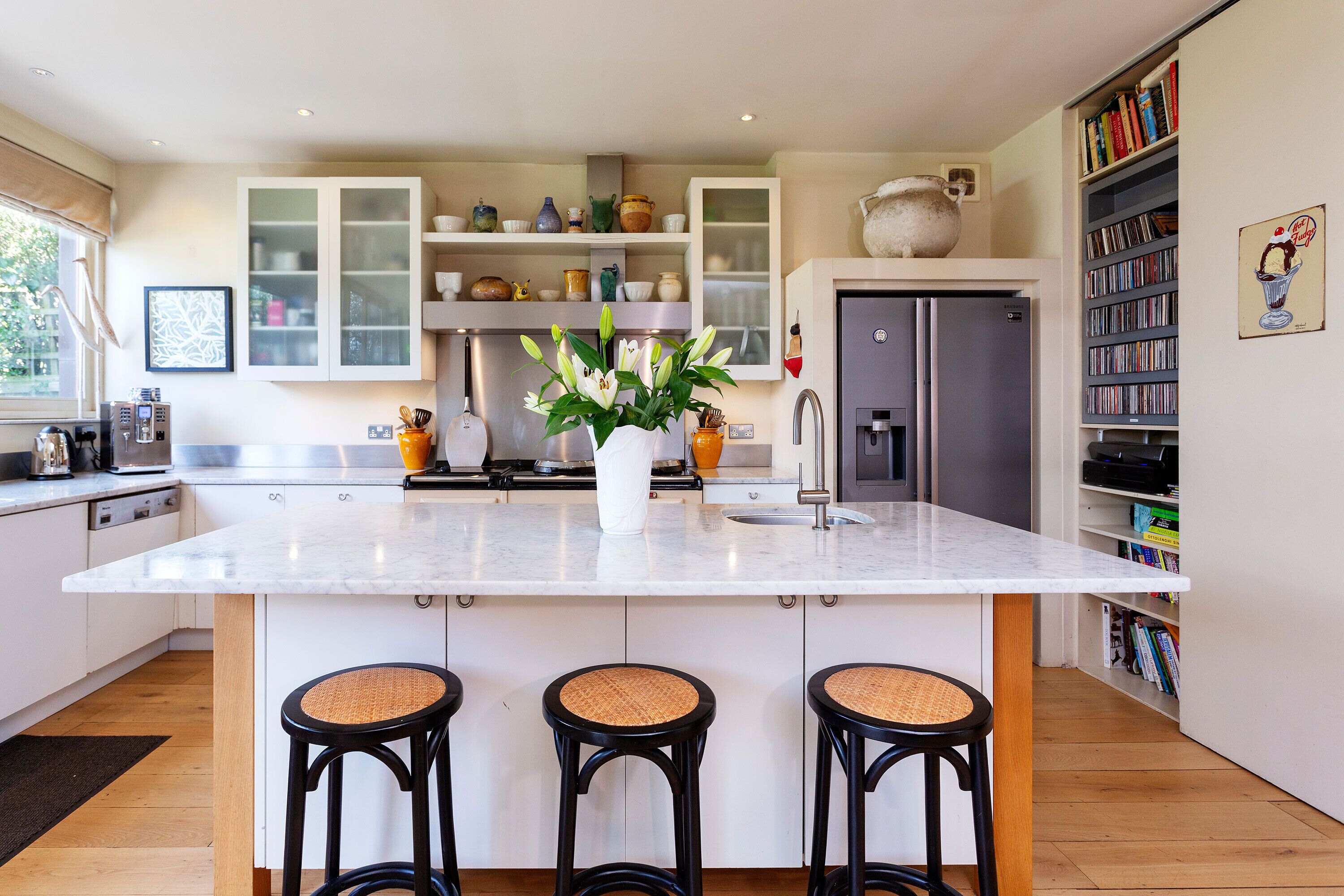 Frigorífico, microondas, lavavajillas y tostadora