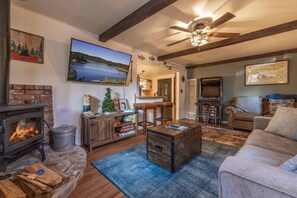 Smart TV, fireplace