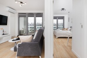 1 bedroom, desk, iron/ironing board, travel crib - Obrońców Wybrzeża 8 | Apartment | Parking (Gdynia)