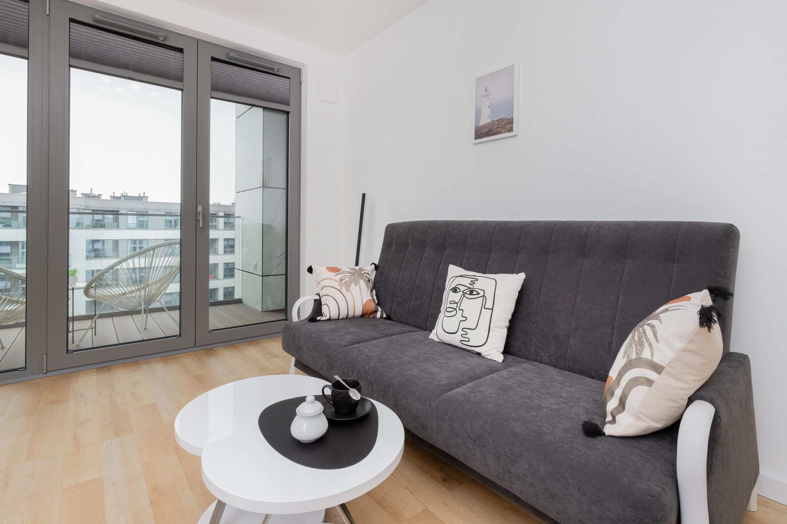 Televisión y oficina 