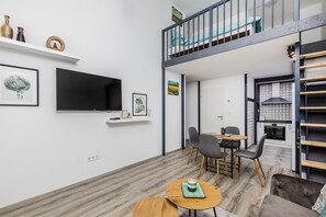 Premium bedding, desk, soundproofing, iron/ironing board - Venus Apartments - Westside Residence (Budapest)