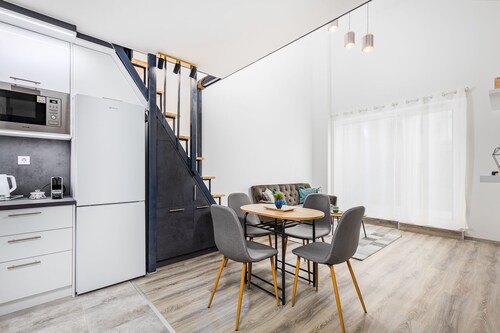 Venus Apartments - Westside Residence