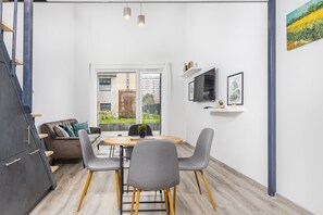 Premium bedding, desk, soundproofing, iron/ironing board - Venus Apartments - Westside Residence (Budapest)