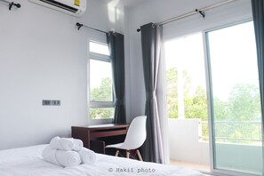 3 habitaciones, escritorio, tabla de planchar con plancha y wifi 